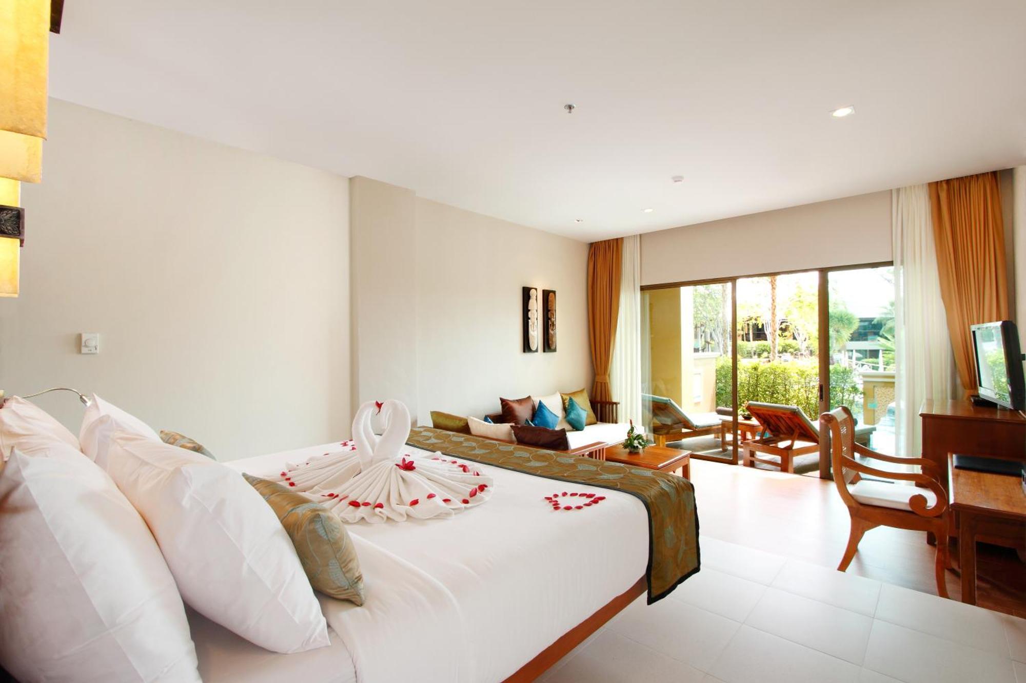 Deluxe Double Room with Pool Access